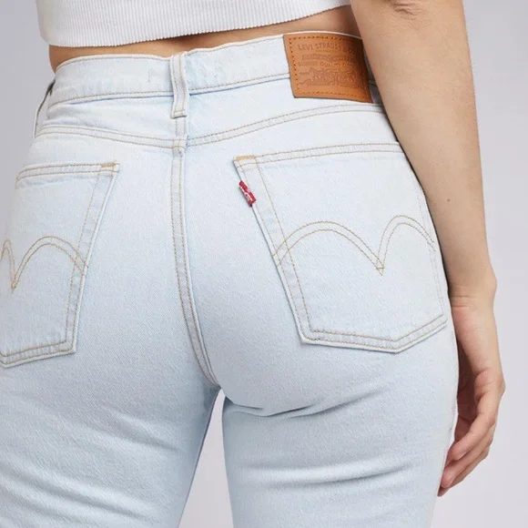 SALE! ⭐️ Levi’s Wedgie Straight Leg high rise light wash Jean - 26” inseam - Picture 13 of 16